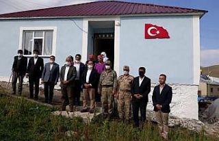 Hayallerinin ötesinde bir eve kavuşan kimsesiz kızlardan...