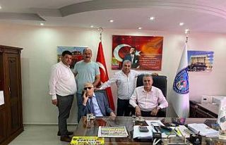 Hayırsever iş adamına plaket