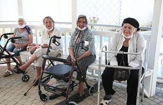 Huzurevinde bayram neşesi