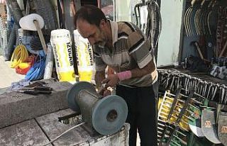 Iğdır’da bıçak bileyicilerinin yorucu mesaisi...