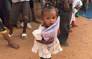 İhlas Vakfı Sudan’daki yetimlere bayramlık dağıttı