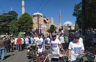 İlk cumayı kılmak için 48 saat pedal basarak ulaşan...