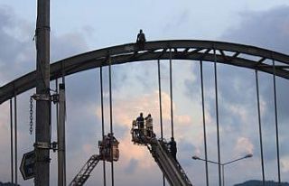 İntihar girişimi Karadeniz Sahil Yolunu trafiğe...