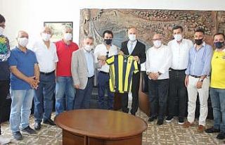 İskenderunlu Fenerbahçeliler Kaymakam Yönden’e...