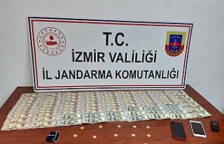 İzmir’de kendilerini polis olarak tanıtan dolandırıcılar...