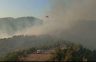 İzmir’de korkutan orman yangını: 2 helikopter,...