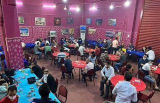 İzmir’de kumar oynayan 48 kişiye ceza