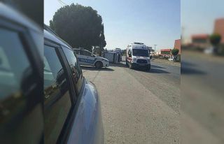 İzmir’de otomobil otobüs durağına daldı: 1...