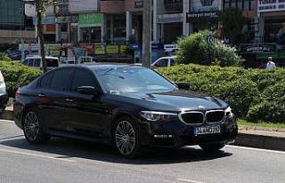 İzmir’de otomobilin çarptığı adam yaşamını...