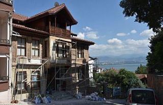 İzmit Belediyesi tarihi evlerine sahip çıkıyor