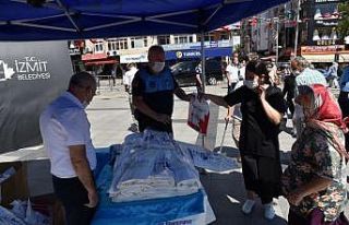 İzmit Belediyesinden vatandaşa 25 bin kurban poşeti
