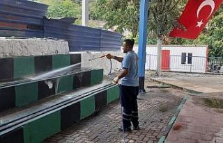 İzmit caddeleri dezenfekte ediliyor