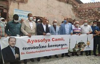 İznik Ayasofya Camii önünde, İstanbul Ayasofya...