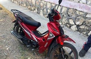 Jandarma çalıntı motosikletle kaçan şüpheliyi...