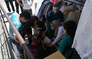 Kafası bebek arabasının demirleri arasına sıkışan...