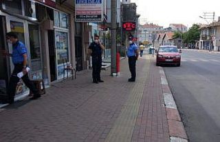 Kaldırım işgaline zabıta engeli