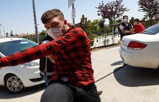 Kalpazanlar kendilerini görüntüleyen İHA kameramanına...