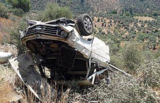 Kamyonet uçuruma yuvarlandı: 5 yaralı