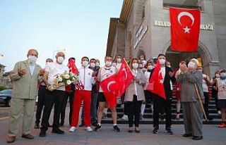 Kapadokya Kaplanları Ömer Halisdemir’in kabrine...