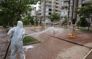 Karaköprü’de parklar dezenfekte edildi