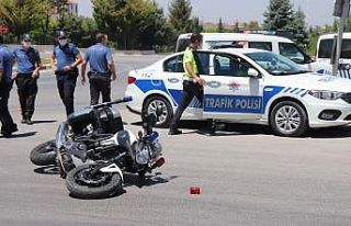 Karaman’da otomobil ile motosikletli trafik polisi...