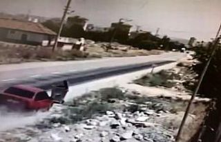 Karaman’da otomobilin çöp konteynerine çarpma...