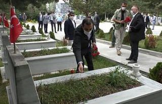 Kars Valisi Türker Öksüz, Şehitliği ziyaret etti