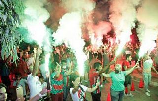 Karşıyakalı taraftarlardan takımlarına Play-Off...