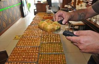 Kars’ta tatlıcılarda bayram hareketliliği