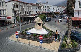 Kaş Limanı’ndaki Lahit yeni yerine taşındı
