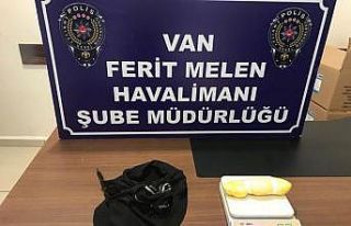 Kasık bölgesine gizlediği uyuşturucuyla uçağa...