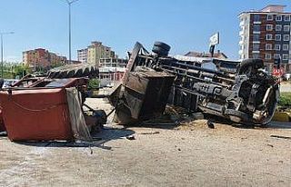 Kastamonu’da kamyon ile traktör çarpışarak devrildi:...