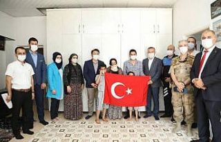 Kaymakam Çam şehit ailelerini ziyaret etti