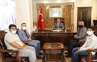 Kaymakam Solak, LGS Başkale birincisini ödüllendirdi