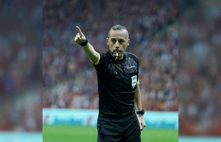 Kayserispor - Trabzonspor maçını Cüneyt Çakır...