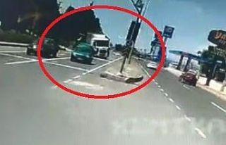 Kaza yapmamak için karşı şeride geçen tır halk...