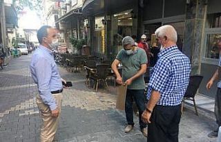 Kılınç, Harıkçı Caddesi esnafıyla bir araya...