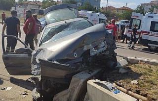 Kırıkkale’de 2 otomobil çarpıştı: 3 yaralı