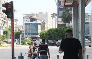 Kırmızı ışıktaki "Maskeni tak" uyarısına...