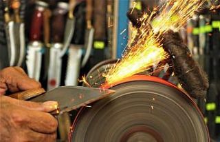 Kıvılcımlar arasında kurban mesaisi