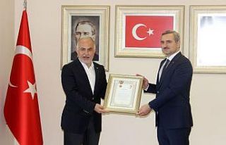 Kızılay’dan AK Parti’ye teşekkür ziyareti