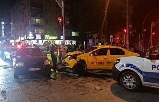 Kocaeli’de 4 araç birbirine girdi: 1 yaralı