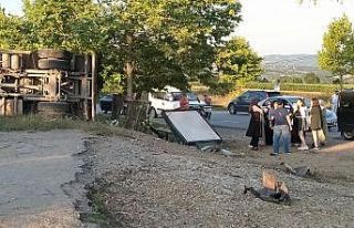 Kocaeli’de kamyon ve otomobil çarpıştı: Ölü...