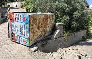 Kocaeli’de tüp yüklü kamyonet devrildi: 1 yaralı