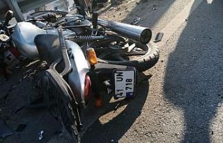 Kontrolden çıkan motosiklet bariyerlere çarptı:...