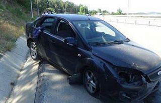 Kontrolden çıkan otomobil su kanalına çarptı:...