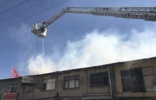 Konya’da tekstil atölyesinin çatısında yangın