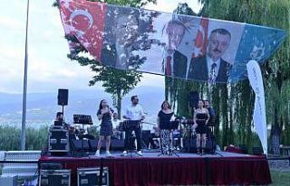 Körfez ve Kartepeliler açık havada yaz konseri...