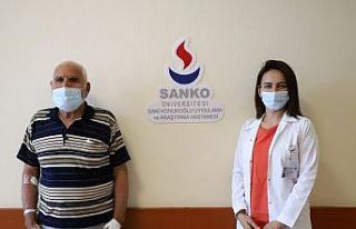 Kornea nakli ile yeniden görmeye başladı