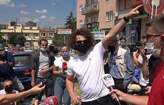 Kosova’da cami yapımını protesto edenler, camiyi...